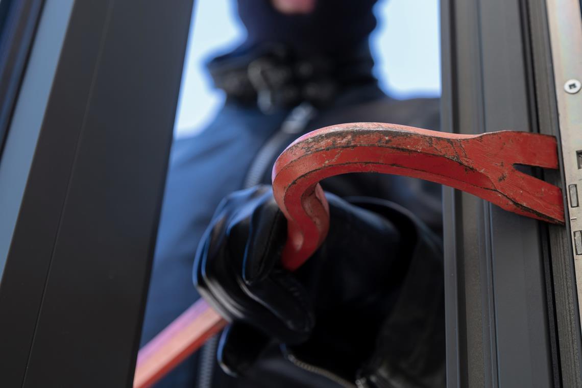 Die Einbrecher durchwühlten sämtliche Räume. Symbolfoto: Rawf8/Stock.adobe.com