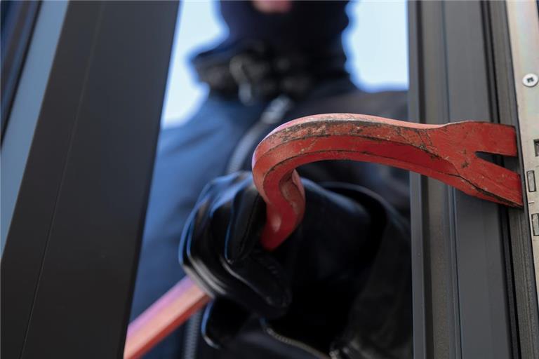 Die Einbrecher durchwühlten sämtliche Räume. Symbolfoto: Rawf8/Stock.adobe.com