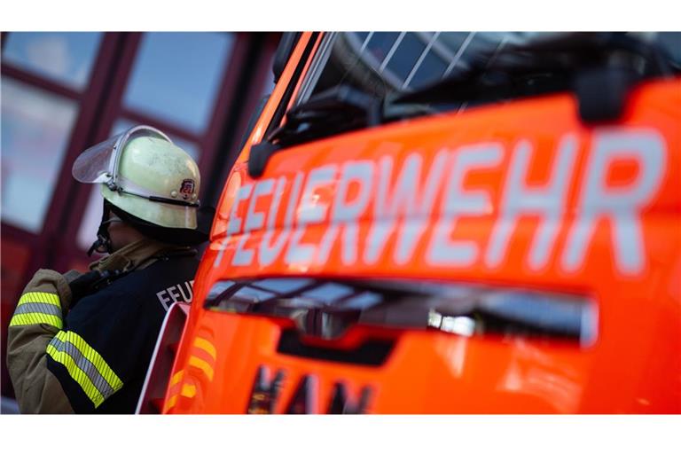 Die Einsatzkräfte fanden im Haus eine ältere Frau und ihren Sohn bewusstlos liegen (Symbolbild).