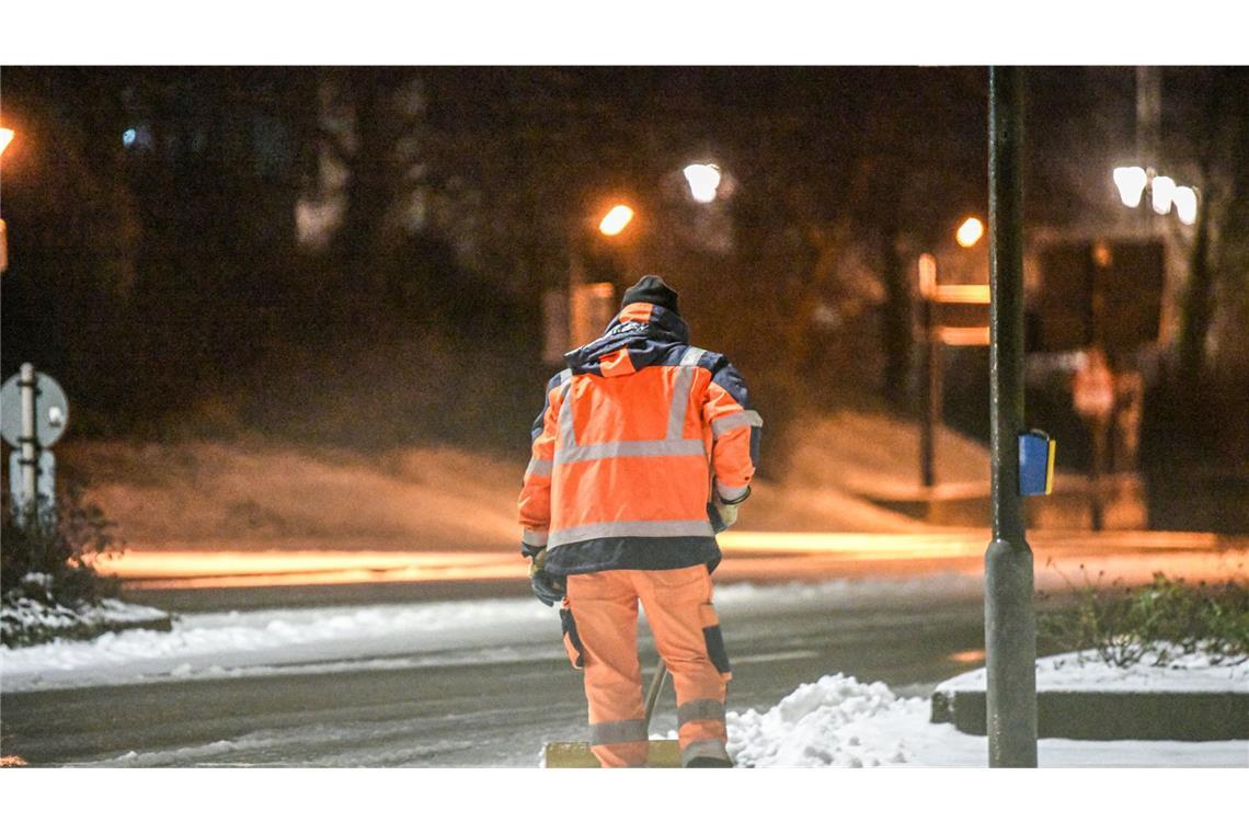 Glatte Straßen sorgen für zahlreiche Unfälle im Südwesten Die Einsatzkräfte hatten jede Menge zu tun – wie hier in Aalen.