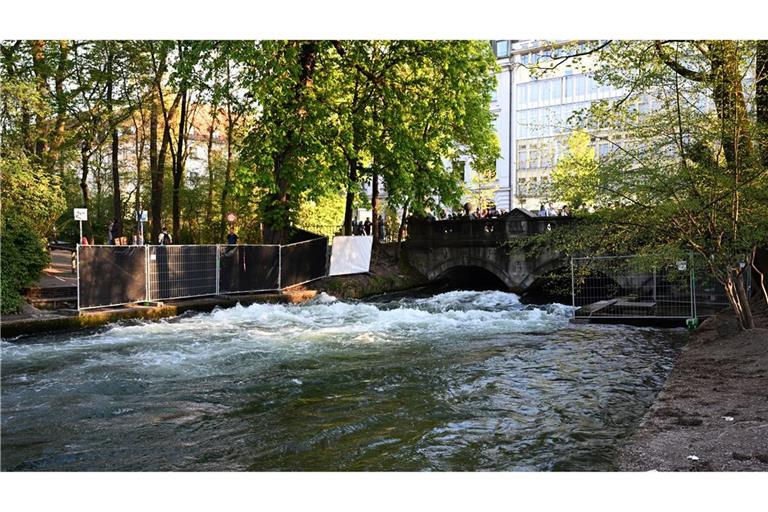 Die Eisbachwelle in München ist seit dem Unfall gesperrt.