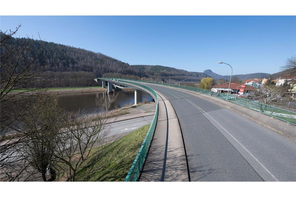 Elbbrücke in Bad Schandau ab Donnerstag wieder frei Die Elbbrücke in Bad Schandau soll am Donnerstag wieder öffnen.
