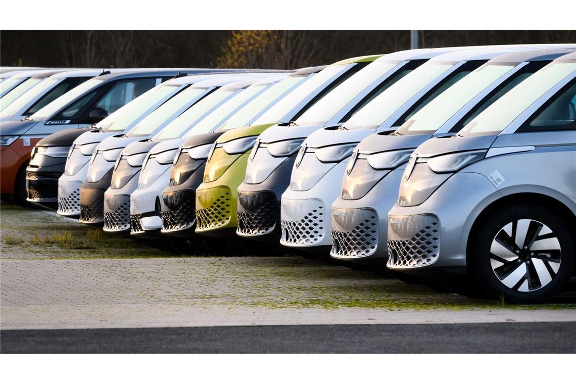 Ministerpräsident Lies: E-Autos für alle attraktiver machen "Die elektrische Plattform steht", sagt Ministerpräsident Lies über den kriselnden Autokonzern Volkswagen. (Archivbild)