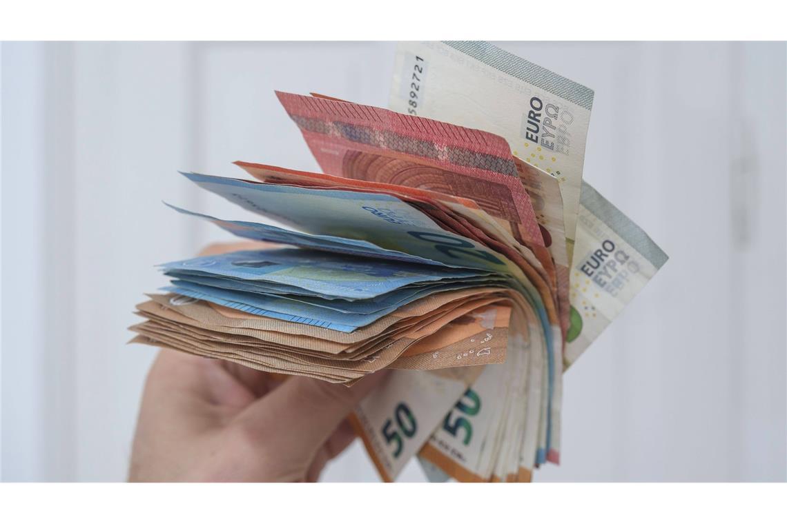 Die Eltern erhielten eine Anzeige wegen des Verdachts der mutmaßlich versuchten Bestechung (Symbolbild).