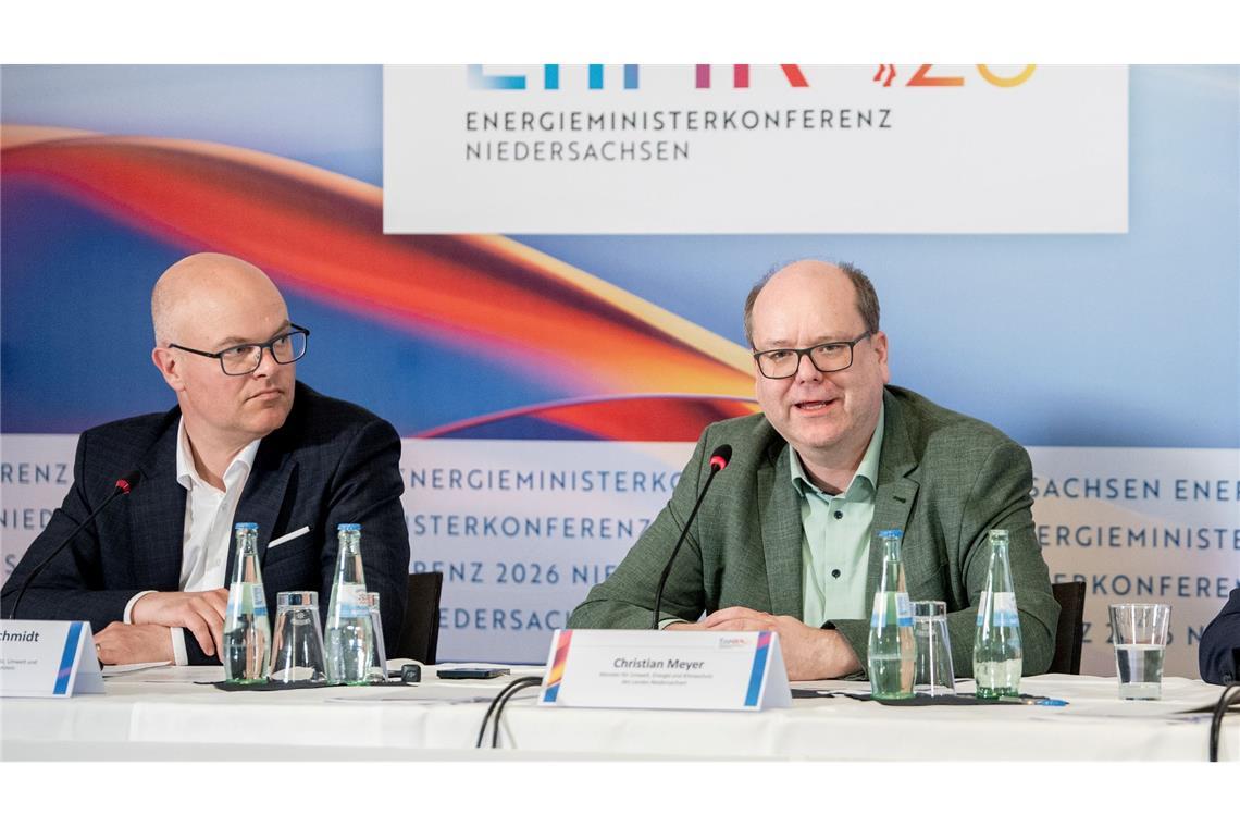 Die Energieminister von Schleswig-Holstein und Niedersachsen, Tobias Goldschmidt (l.) und Christian Meyer (beide Grüne), sehen die Energiewende-Reformpläne der Bundesregierung kritisch.
