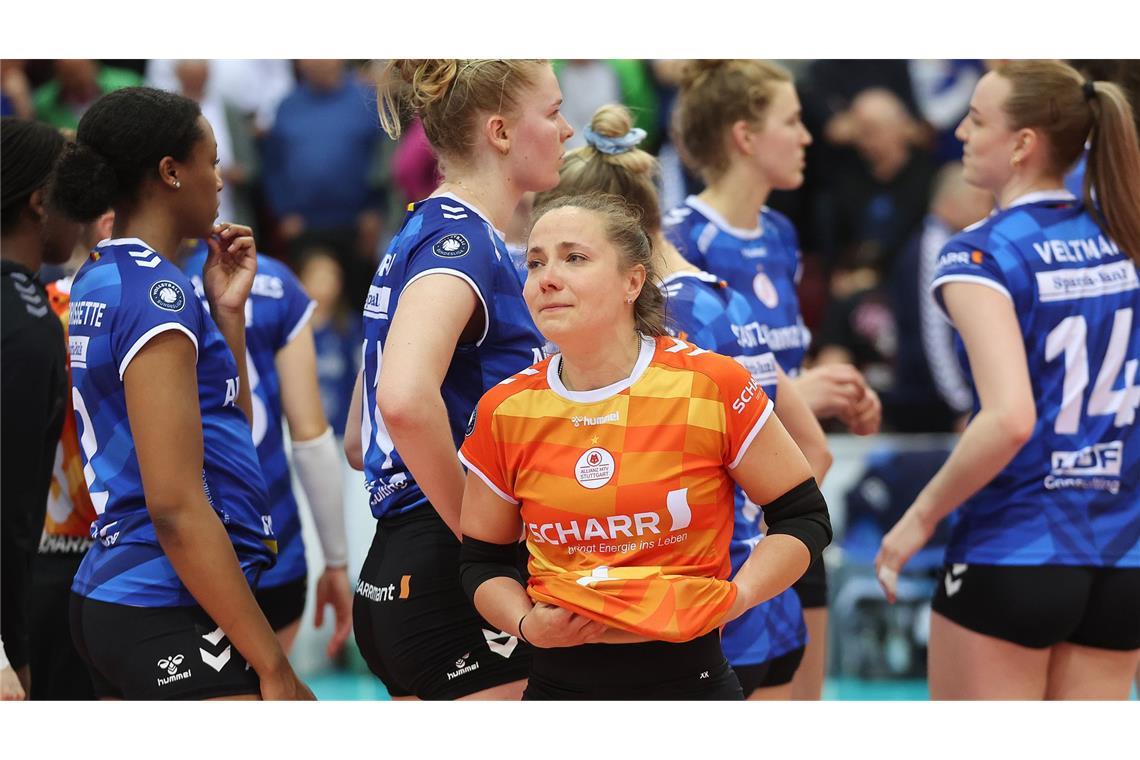 Die emotionalen Bilder eines traurigen Volleyball-Abends Die enttäuschte Roosa Koskelo nach dem letzten Spiel ihrer Karriere. In unserer Bildergalerie finden Sie weitere Fotos eines emotionalen Abends. Klicken Sie sich durch – es lohnt sich.