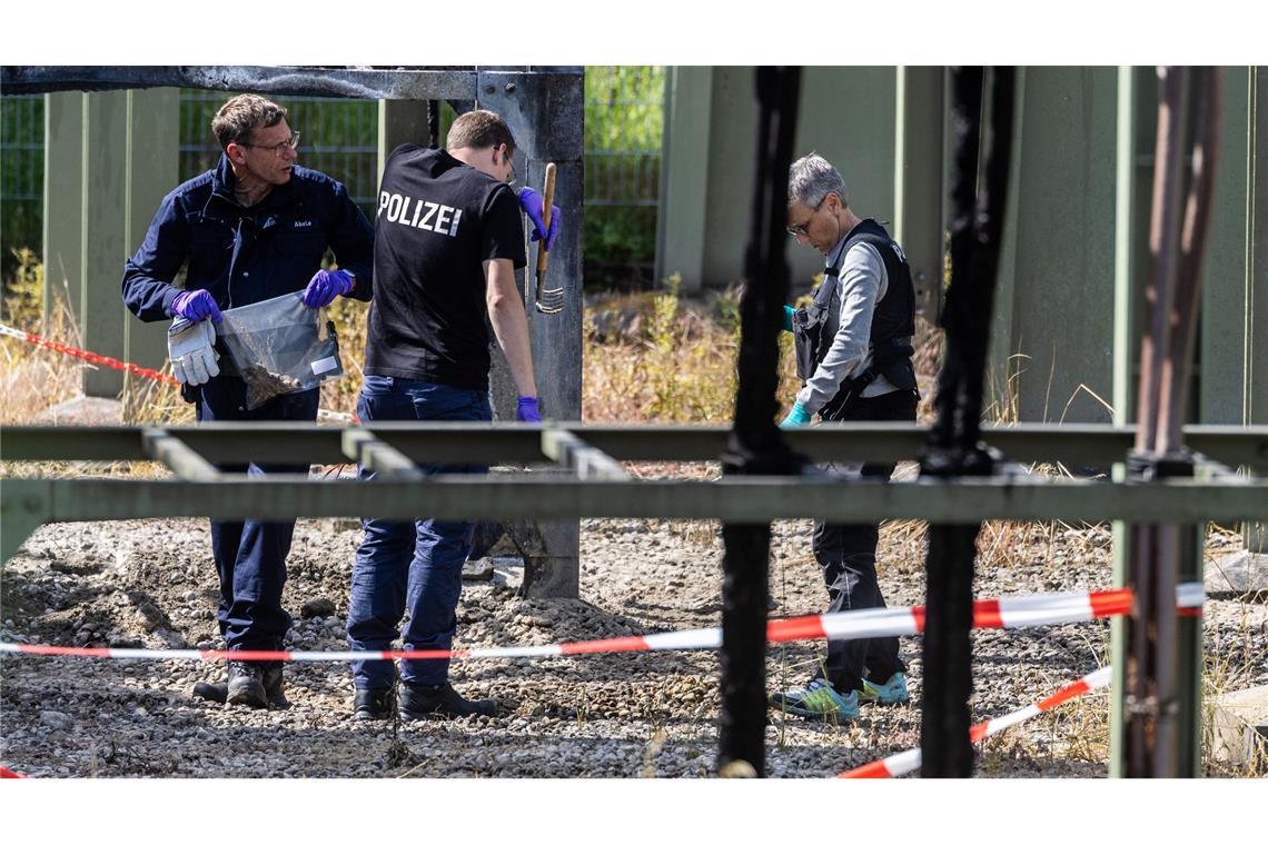 Die Ermittler gehen Hinweisen auf Brandstiftung nach.
