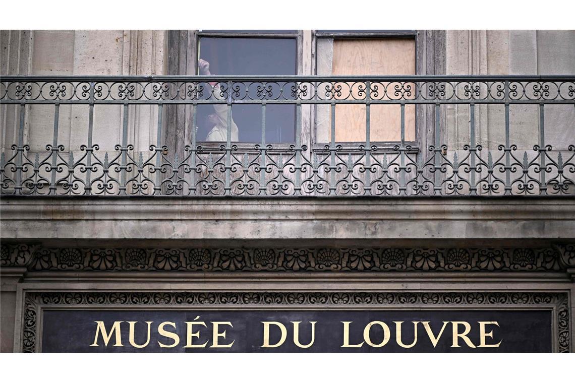 Die Ermittler suchen weiter nach Spuren der flüchtigen Täter.