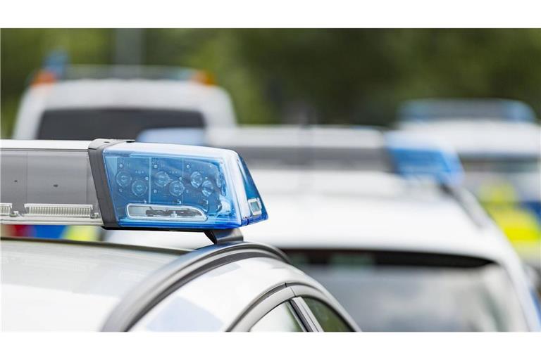 Die Ermittlungen dauern an und die Polizei sucht nach Zeugen. (Symbolbild)