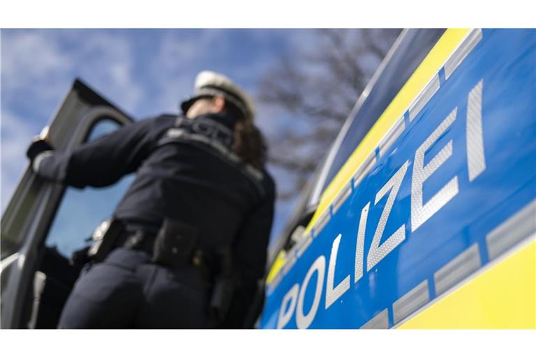 Die Ermittlungen der Polizei dauern an. (Symbolbild)