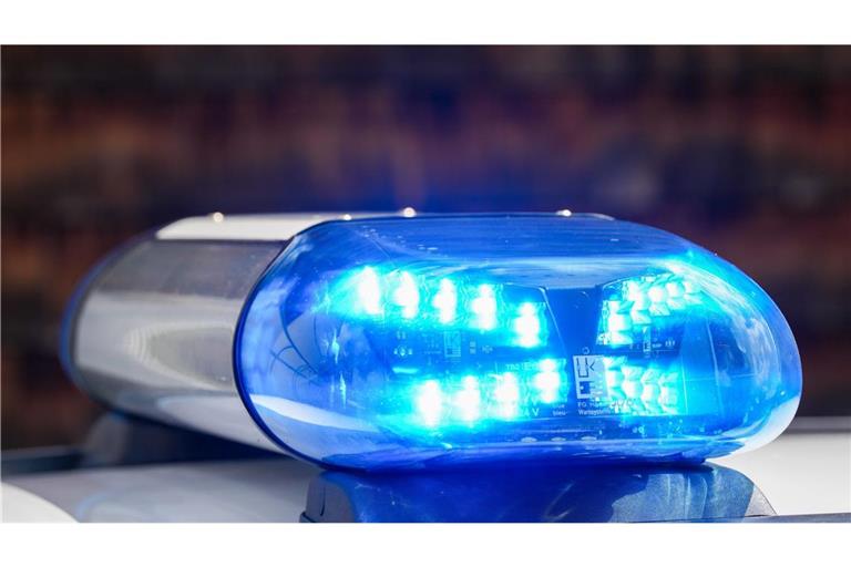 Die Ermittlungen der Polizei dauern an. (Symbolbild)