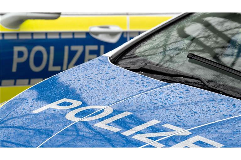 Die Ermittlungen der Polizei dauern an. (Symbolbild)
