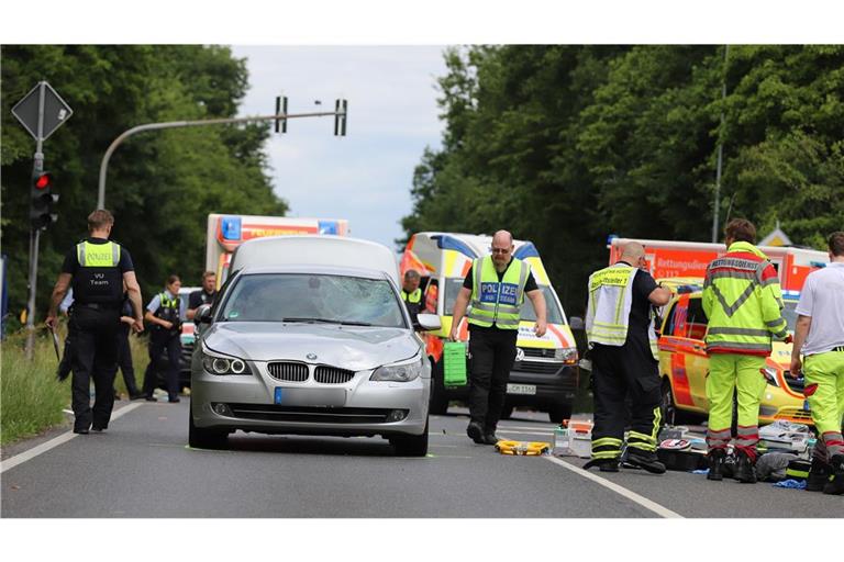 Die Ermittlungen der Polizei dauern an. (Symbolbild)