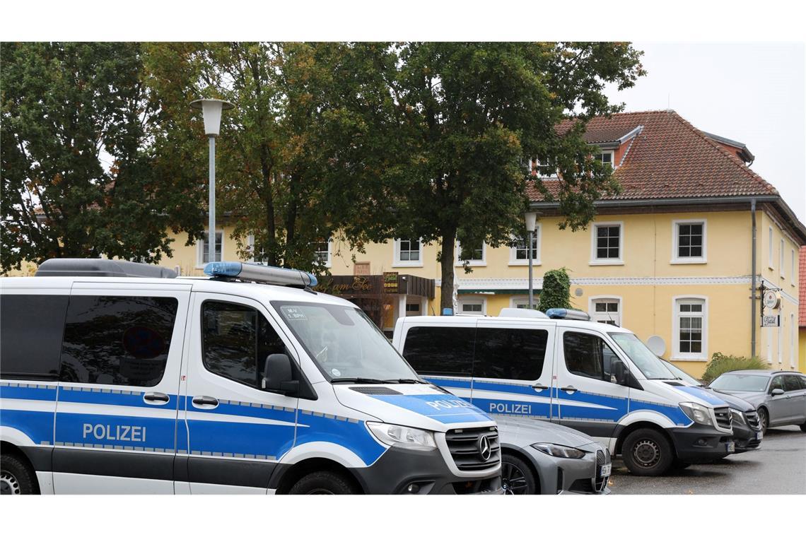 DNA-Analyse soll Identität von Kinderleiche klären Die Ermittlungen nach dem Fund der Kinderleiche in einem Wald nahe Güstrow stehen ganz am Anfang, sagte der Sprecher der Staatsanwaltschaft.