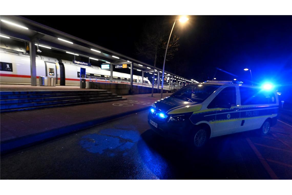 Die Ermittlungen zum Motiv des Mannes laufen.
