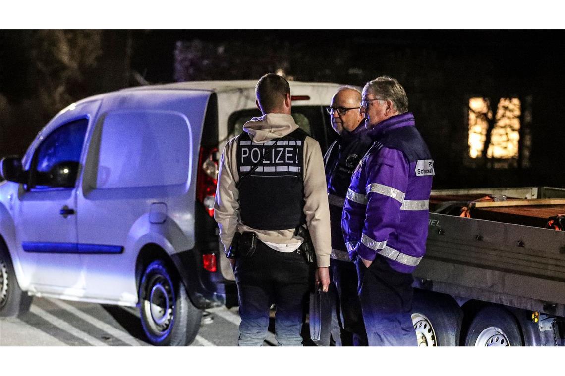 Polizei: Mutter soll Söhne und sich selbst getötet haben Die Ermittlungen zum Tatmotiv dauern an.