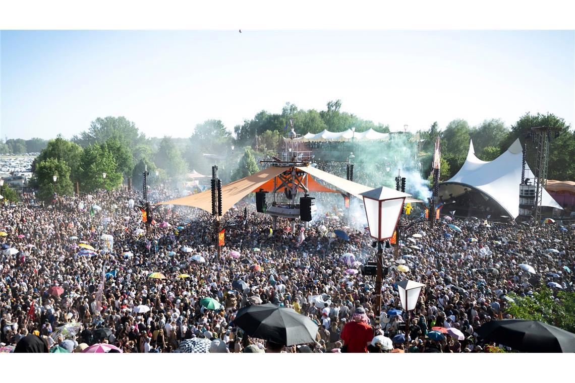 Die Eröffnung der Turmbühne auf dem Fusion-Festival.