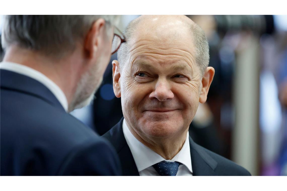 Gipfel in Brüssel: Scholz lehnt EU-Schulden für Rüstung ab Die EU-Führungsspitzen berieten darüber, wie mehr Geld in europäische Rüstung investiert werden kann.