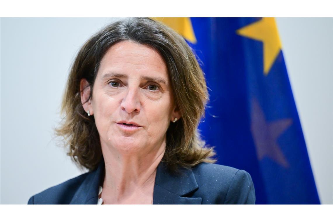 EU-Kommission macht Weg für Industriestrompreis frei Die EU-Kommission erlaubt den Mitgliedsstaaten, energieintensive und im internationalen Wettbewerb stehende Firmen für eine Übergangszeit zu subventionieren. (Archivbild)
