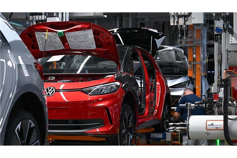 Die EU-Kommission will die Autoindustrie auch mit Bürokratieabbau entlasten. (Symbolbild)