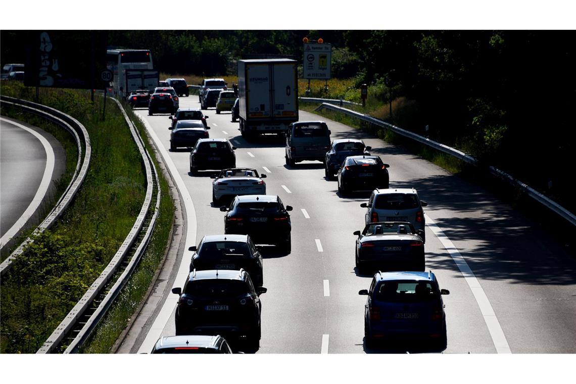 EU-Kommission will jährliche Pflichtinspektion älterer Autos Die EU-Kommission will eine jährliche Pflichtuntersuchung für ältere Autos. (Archivbild)