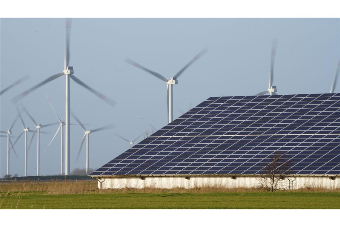 Die EU-Kommission will unter anderem Windenergie und Photovoltaik aus Europa stärken. (Symbolbild)