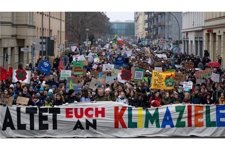 Die EU will bis Ende des Jahrzehnts eine Reduzierung der Treibhausgasemissionen um 55 Prozent. (Archivbild)