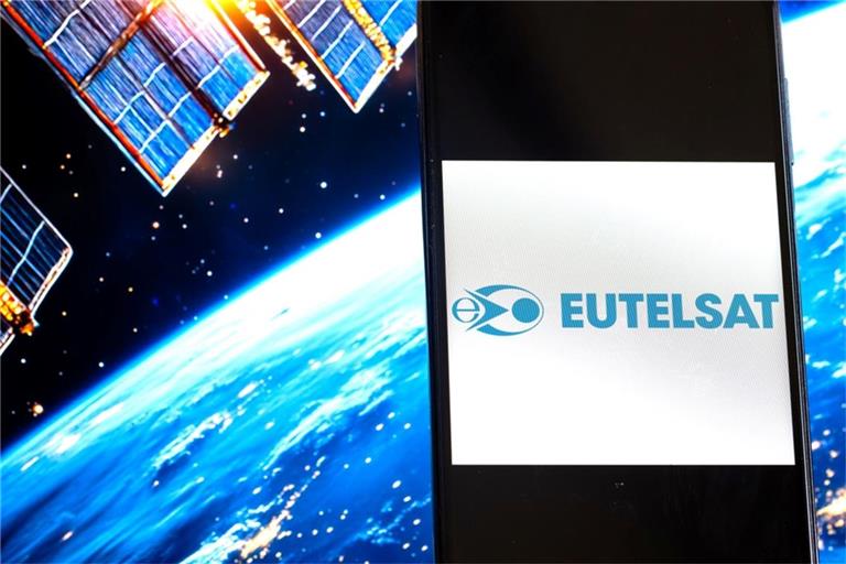 Die Eutelsat-Aktie ist heute um über 30 % gefallen. Erfahren Sie, welche Faktoren den Kursrückgang ausgelöst haben.