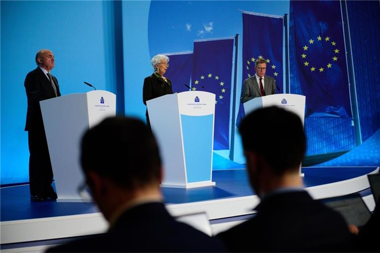 Die EZB verkündet heute ihren Zinsentscheid. Verfolgen Sie den EZB-Livestream ab 14:15 Uhr und alle aktuellen Infos zum Leitzins.