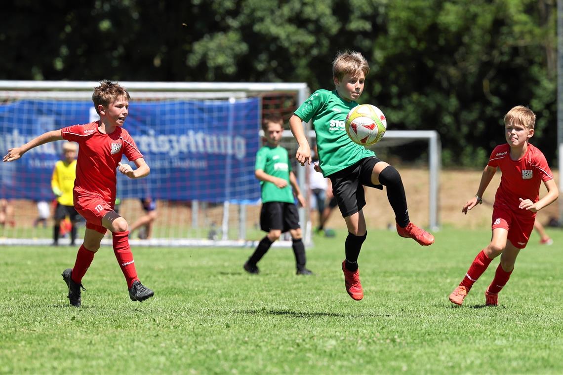 Toller Neustart nach langer Pause Die F-Jugend der SG Oppenweiler/Strümpfelbach machte große Sprünge und setzte sich im Endspiel des Jahrgangs 2013 gegen die TSG Backnang II mit 2:1 durch. Foto: Alexander Becher