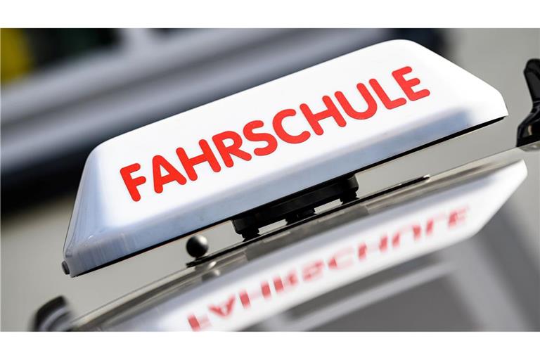 Die Fahrschulen haben ihre Preise deutlich erhöht.