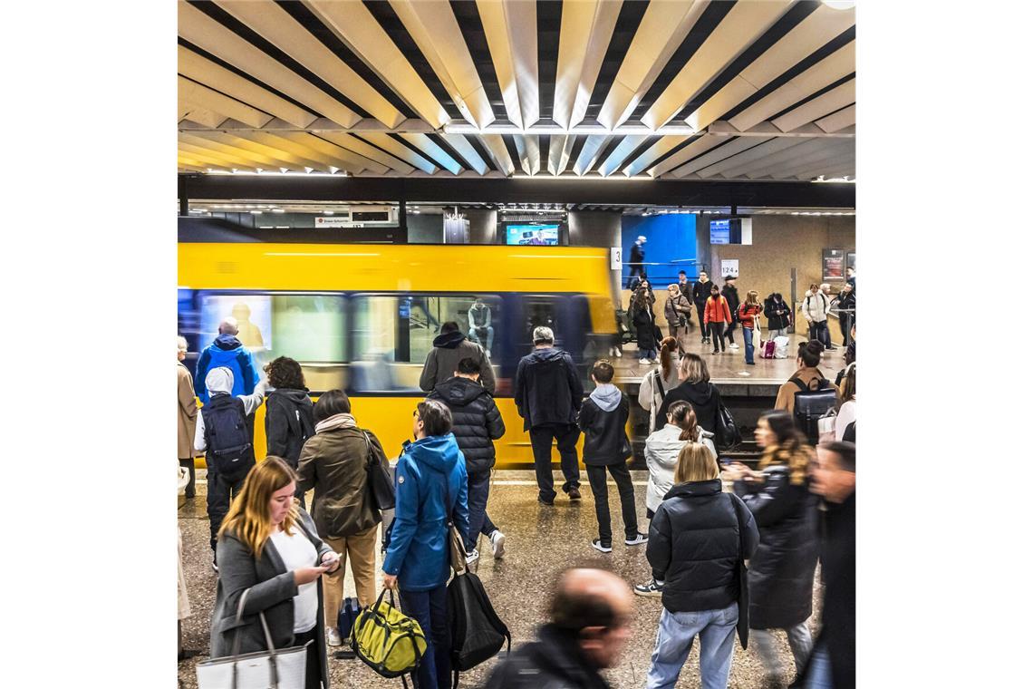 Bei Bus und Bahn droht erneut ein Preissprung Die Fahrt mit Bus und Bahn in der Region Stuttgart könnte 2025 abermals teurer werden.