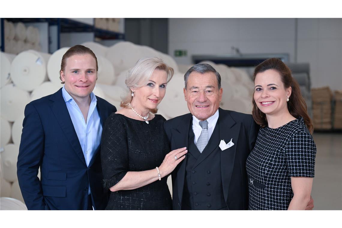 Die Familie Grupp, Eigentümer des Textilherstellers Trigema: (von links) Wolfgang Grupp junior, Elisabeth, Wolfgang senior und Bonita
