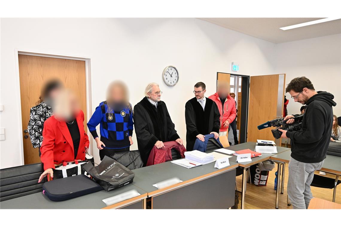 Nachbarn gestalkt - Urteil für Familie rechtskräftig Die Familie hatte ihre Nachbarn über Jahre hinweg ausgespäht. (Archivbild)
