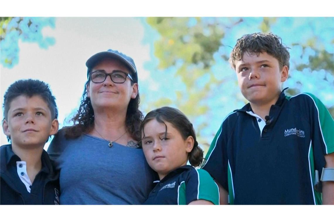 Die Familie war während eines Urlaubs in Quindalup durch starken Wind auf das offene Meer hinausgetrieben worden.