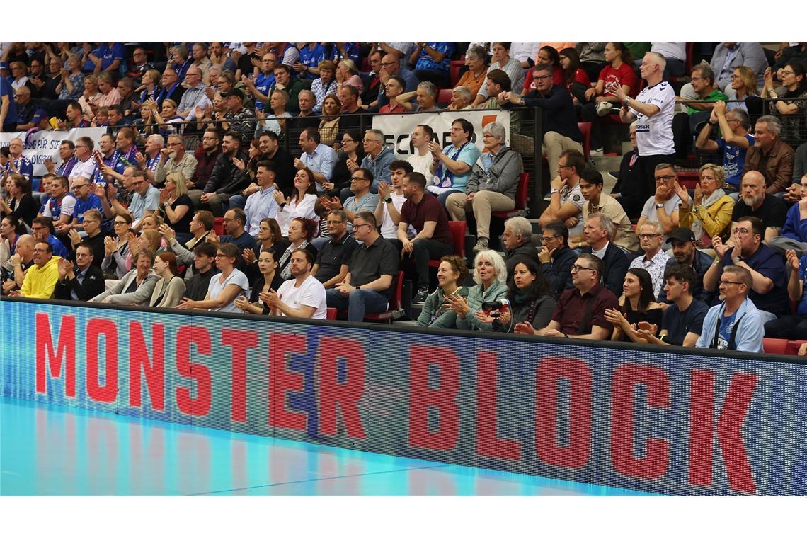Die emotionalen Bilder eines traurigen Volleyball-Abends Die Fans bangen mit