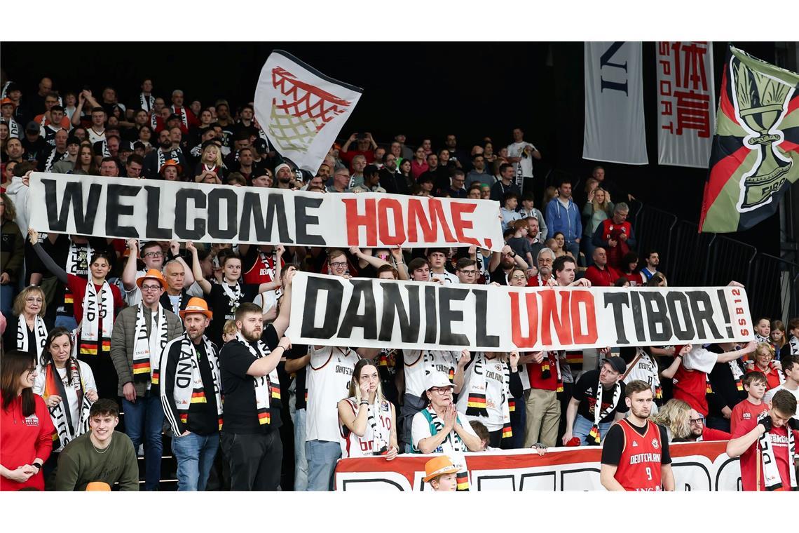Weltmeister bei EM dabei: Basketballer atmen auf Die Fans begrüßen die ehemaligen Bamberger Profis.