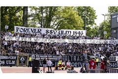 Die Fans des SSV Ulm 1846 müssen sich endgültig mit dem Abstieg in die Regionalliga abfinden.          


Archivfoto: IMAGO/Lucca Fundel