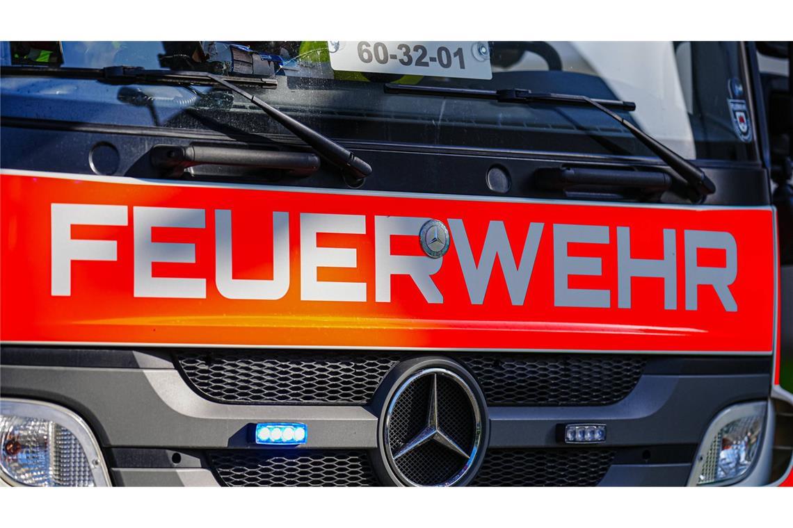 Feuerwehr rettet Kinder und Großeltern aus brennendem Haus Die Feuerwehr hat zwei Kinder und ihre Großeltern aus einer brennenden Wohnung gerettet. (Symbolbild)
