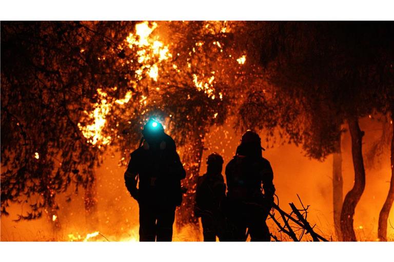 Die Feuerwehr in Griechenland ist im Dauereinsatz.