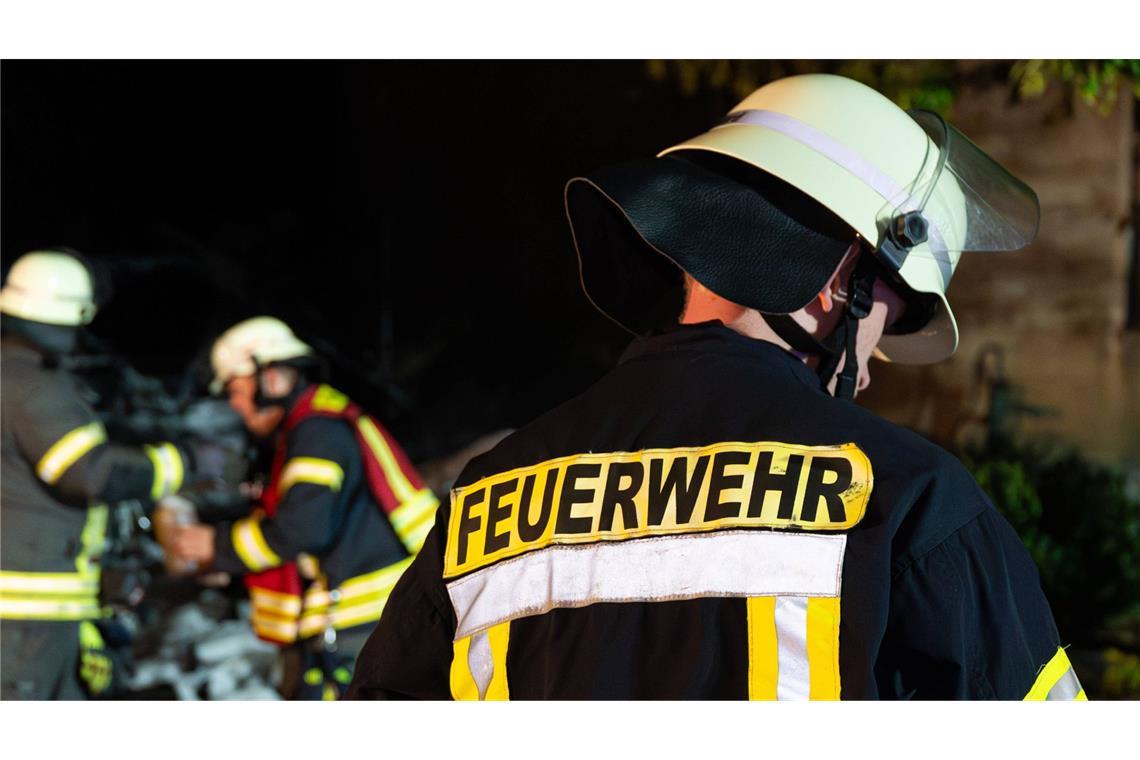 Haus brennt – etwa 700.000 Euro Schaden Die Feuerwehr konnte den Brand löschen, doch das Haus ist unbewohnbar. (Symbolfoto)