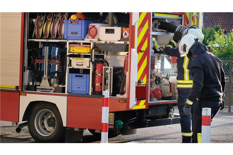 Die Feuerwehr konnte verhindern, dass die Gasflaschen explodierten. (Symbolbild)