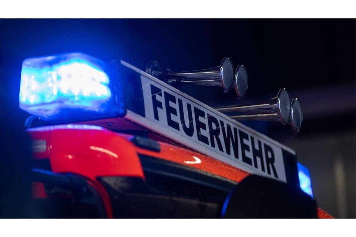 Die Feuerwehr löschte den Brand in Trossingen. (Symbolbild)