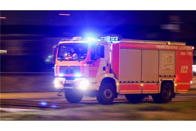 Die Feuerwehr und das Technische Hilfswerk waren mit zahlreichen Kräften im Einsatz. (Symbolbild)