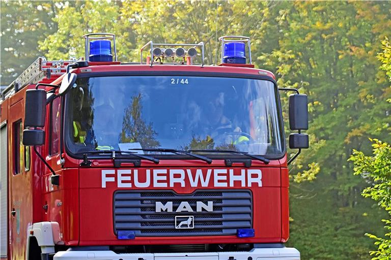 Die Feuerwehr und der Rettungsdienst waren mit 43 Einsatzkräften und mehreren Fahrzeugen vor Ort. Symbolfoto: Tobias Sellmaier