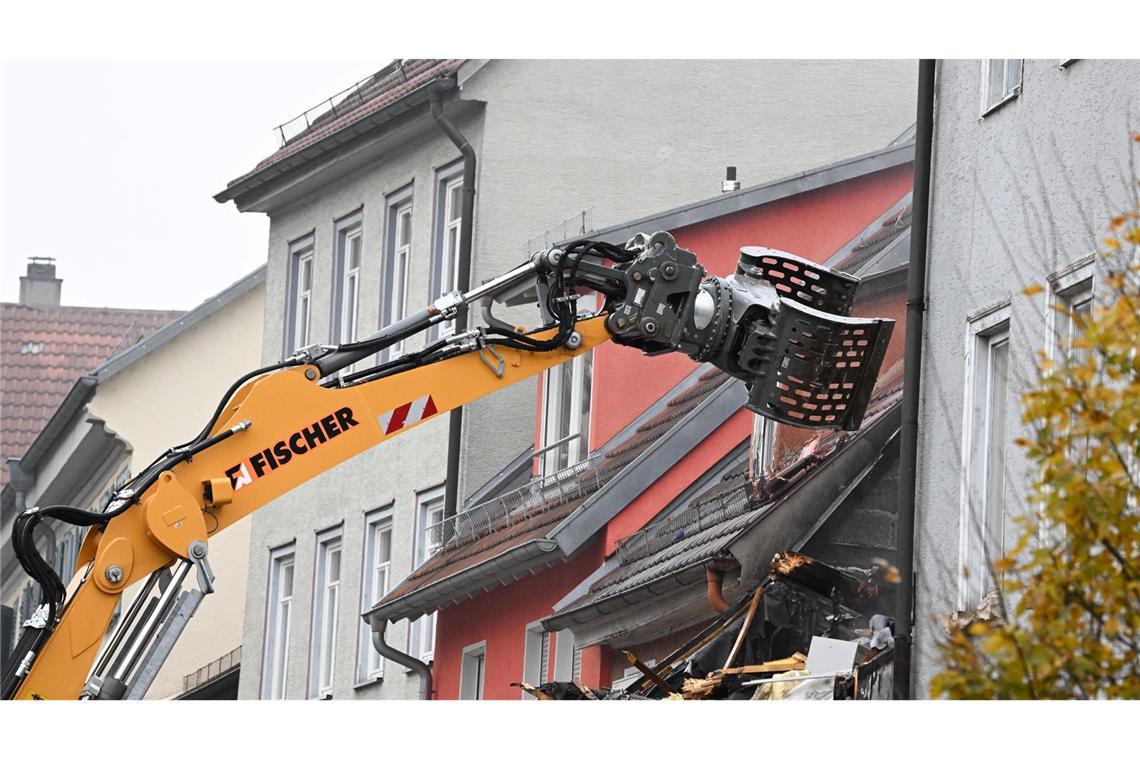 Mietstreit gipfelt in Schüssen - Zwei Tote in Esslingen Die Feuerwehr verhinderte, dass das Feuer auf Nachbargebäude übergriff.
