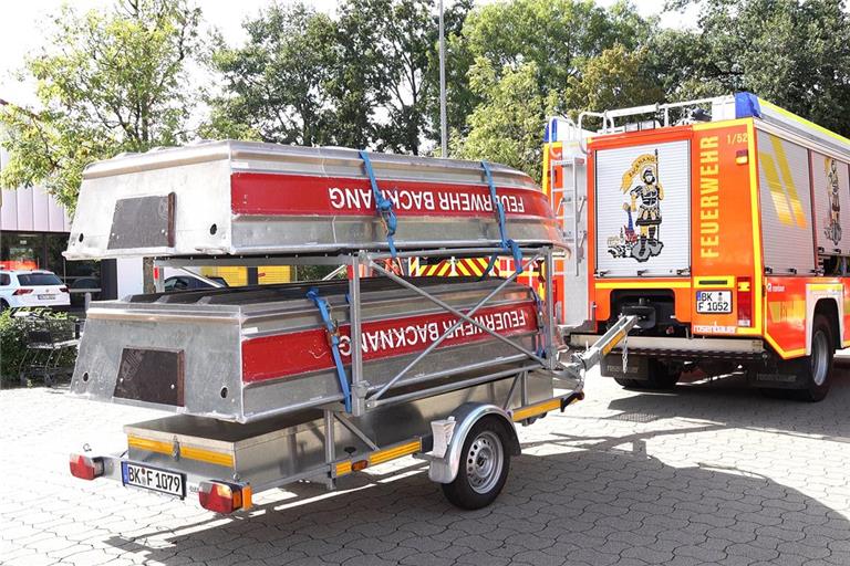 Die Feuerwehr war am Donnerstag im Einsatz. Die Boote benötigten sie letztendlich nicht, der Wasserstand war sehr niedrigFoto: Kevin Lermer/7aktuell.de