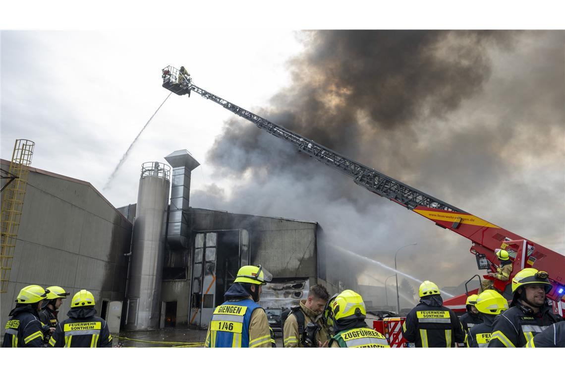 Die Feuerwehr war mit starken Kräften im Einsatz.