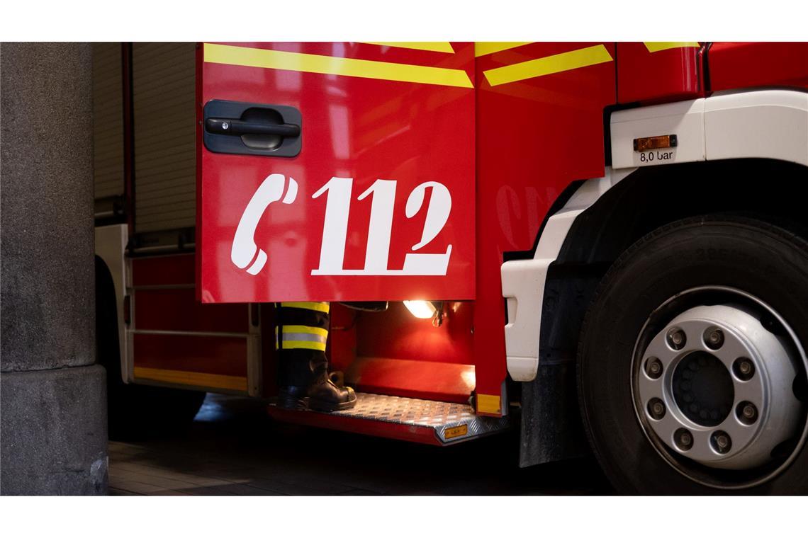 Mann kopfüber und hilflos am Zaun - bis Joggerinnen kommen