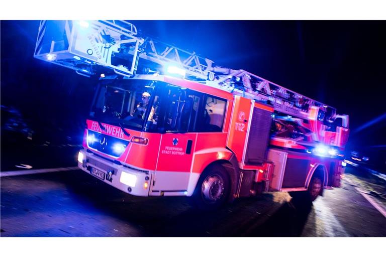 Die Feuerwehren aus den Nachbargemeinden sind in der Nacht zu einem ungewöhnlichen Einsatz ausgerückt. (Symbiol